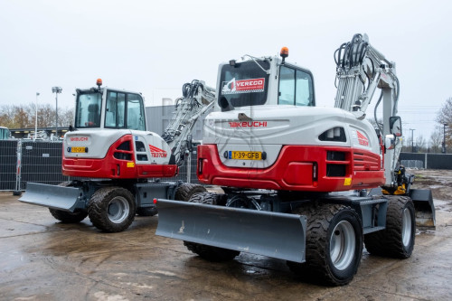 Takeuchi TB370W 08 vs TB395W